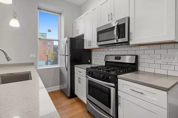 Chicago, IL 60608,1946 S Racine AVE #2R