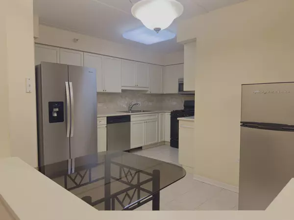 Des Plaines, IL 60016,430 S Western AVE #601