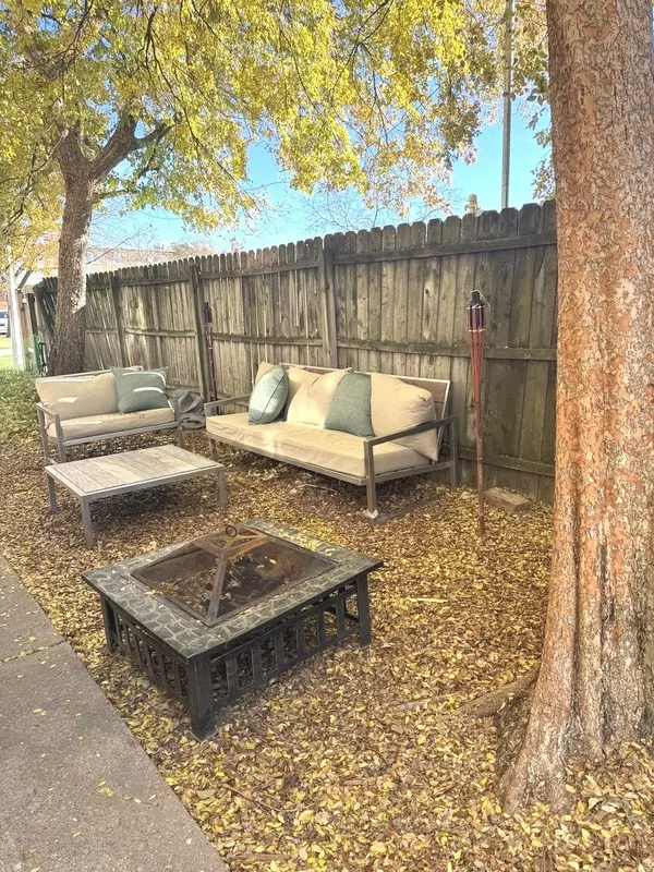 Oak Park, IL 60302,511 N Taylor AVE #3