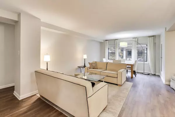 Chicago, IL 60610,1350 N astor ST #4C