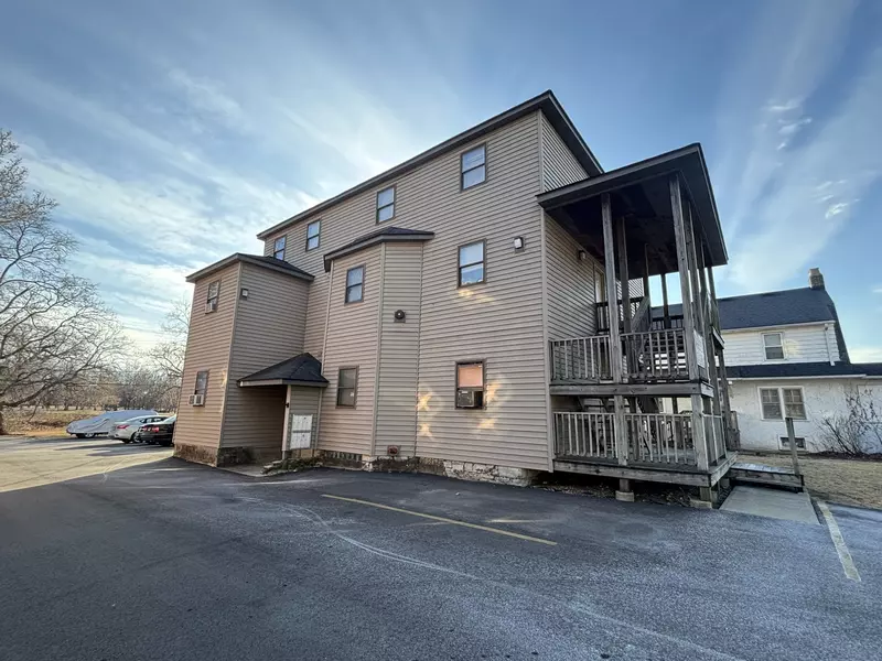 528 College AVE, Dekalb, IL 60115