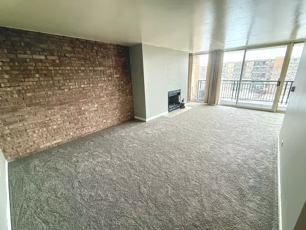 Lisle, IL 60532,6010 Oakwood DR #5D