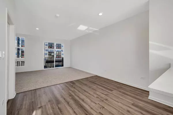 Lombard, IL 60148,302 Summit CIR