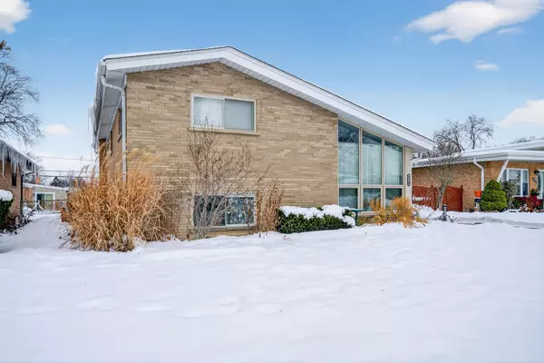 8516 W Normal AVE, Niles, IL 60714