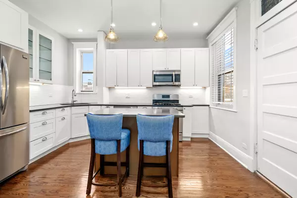 Chicago, IL 60614,823 W Diversey Pkwy #2