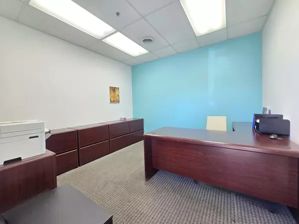 Deerfield, IL 60015,151 S Pfingsten RD #T