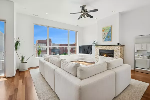 Chicago, IL 60647,1719 N Western AVE #4