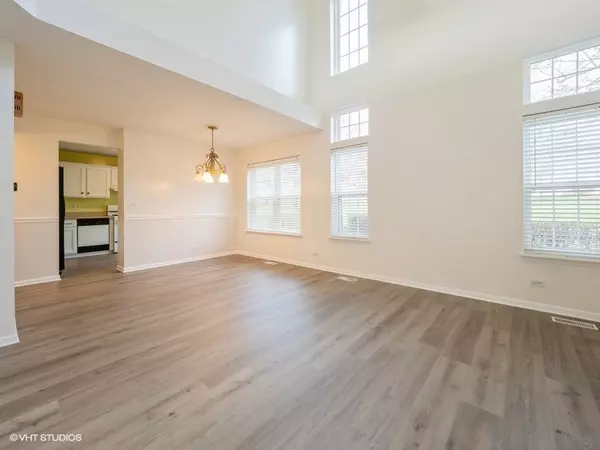 Schaumburg, IL 60193,140 Crescent LN