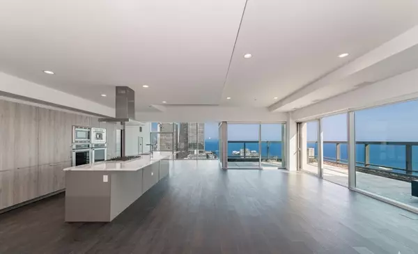 Chicago, IL 60611,220 E Illinois ST #PH-5202