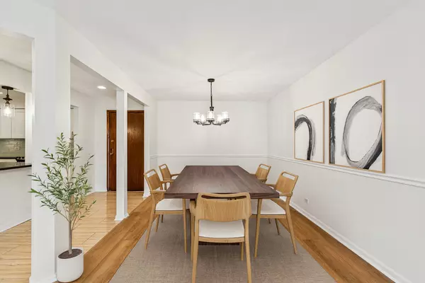 Evanston, IL 60202,835 JUDSON AVE #305