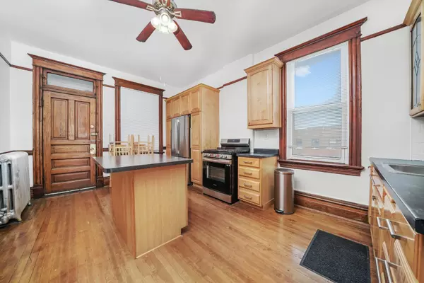 Chicago, IL 60622,2502 W Augusta BLVD