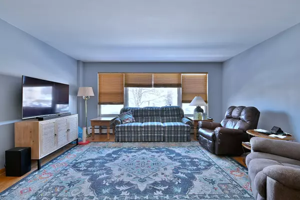 Chicago, IL 60630,5555 N Mango AVE