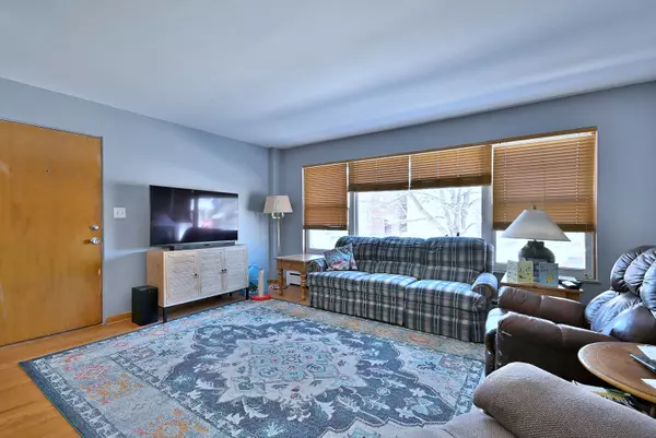 Chicago, IL 60630,5555 N Mango AVE