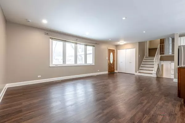 Des Plaines, IL 60016,681 S Mount Prospect RD