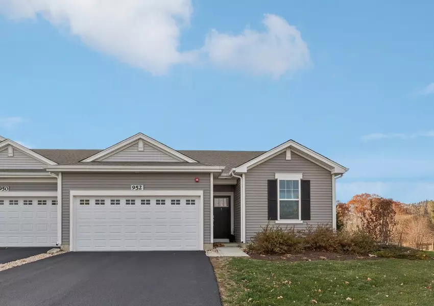 952 Darwin ST, North Aurora, IL 60542