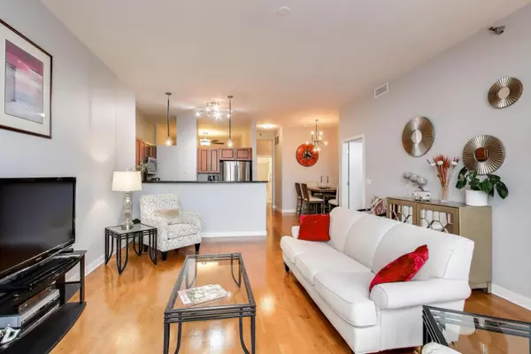 Chicago, IL 60657,3140 N Sheffield AVE #504