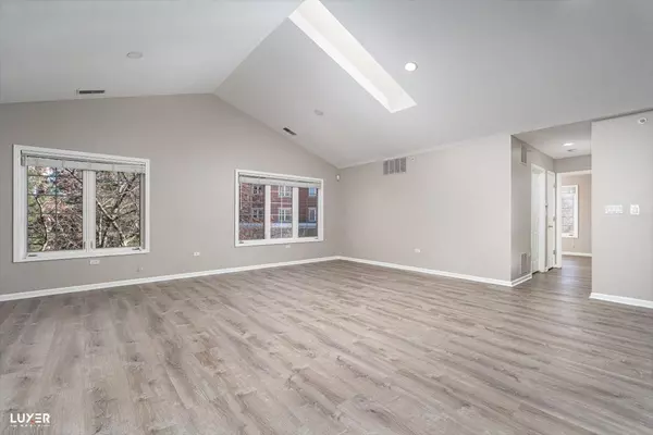 Skokie, IL 60076,7424 Lincoln AVE #D