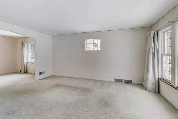 Park Ridge, IL 60068,1920 S Washington AVE