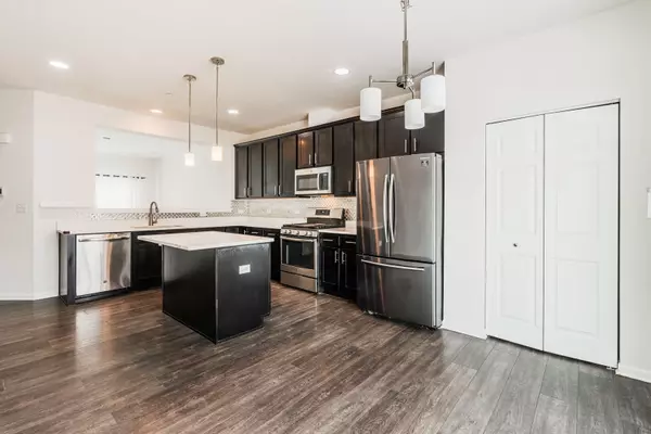 Naperville, IL 60564,4446 Monroe CT #4446