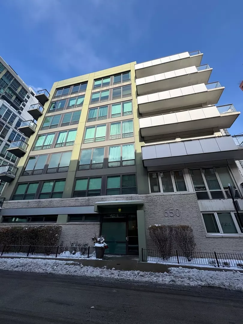 Chicago, IL 60661,650 W Wayman ST #406C
