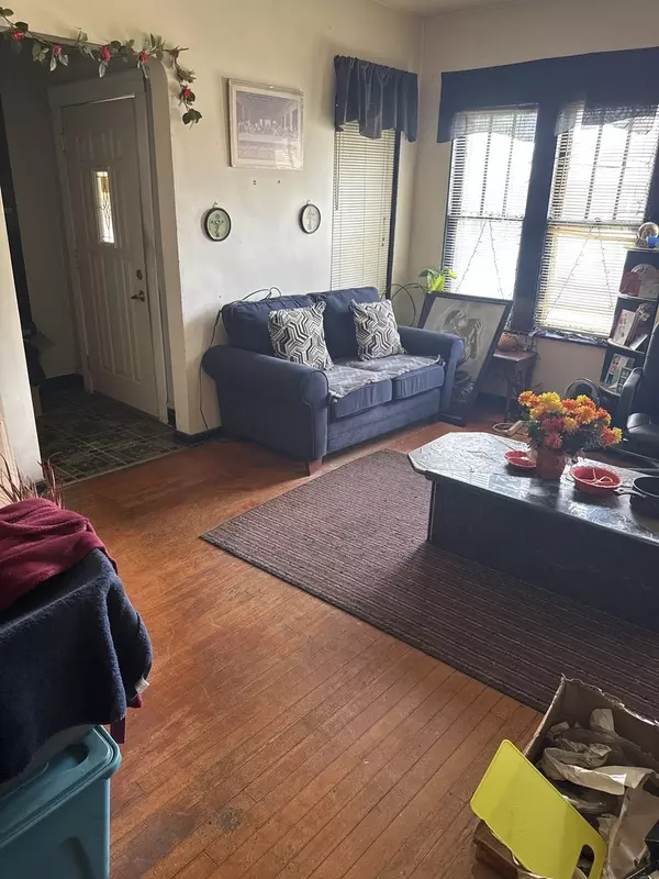 Chicago, IL 60651,5425 W Kamerling AVE