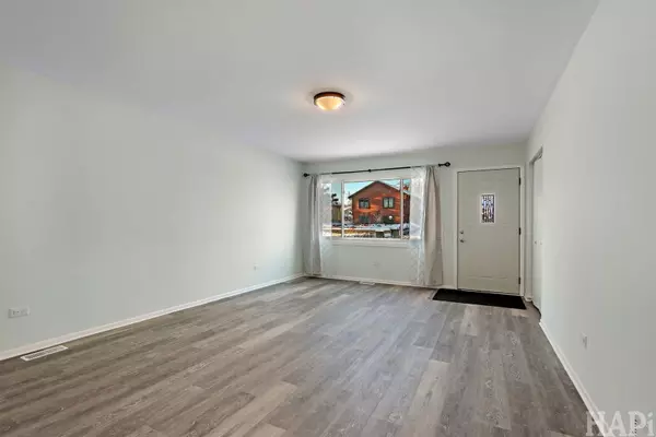 Antioch, IL 60002,197 Maplewood DR