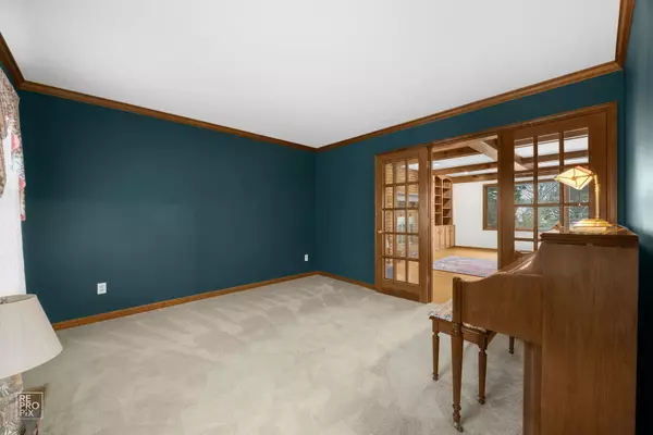 Batavia, IL 60510,1160 Millview DR