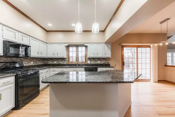 Naperville, IL 60564,3432 Caine DR