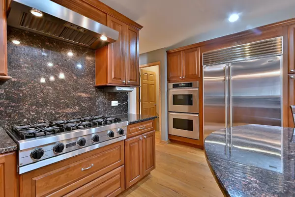 Glenview, IL 60025,1403 Forest DR