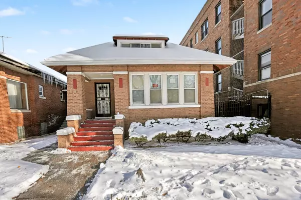 7449 S Bennett AVE, Chicago, IL 60649