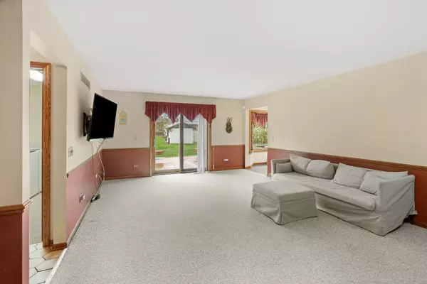 Beecher, IL 60401,524 Meadow LN