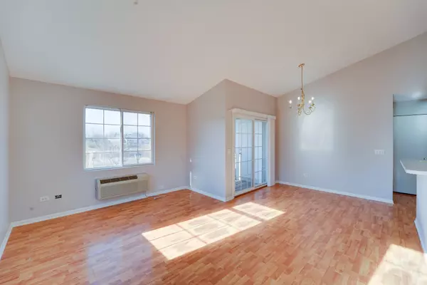 Carpentersville, IL 60110,1231 SILVERSTONE DR #1231