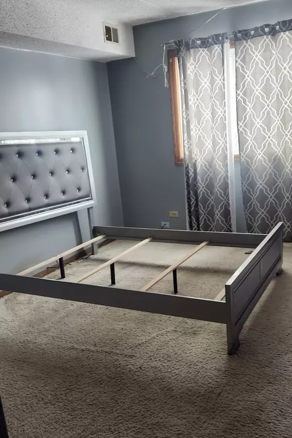 Oak Lawn, IL 60453,10355 Menard AVE #210