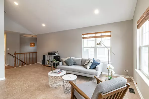 Vernon Hills, IL 60061,349 Pine Lake CIR