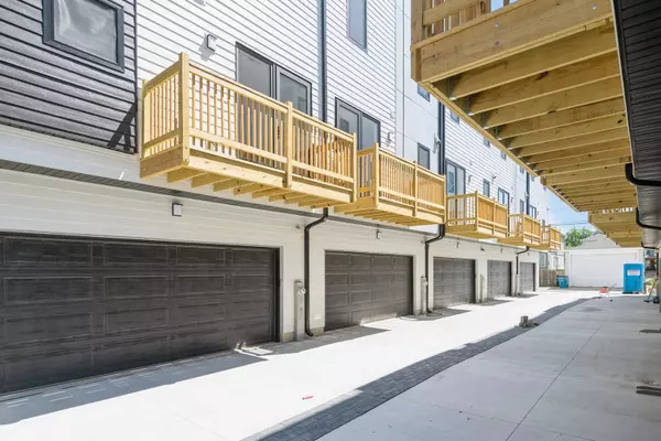 Forest Park, IL 60130,944 Beloit AVE #5