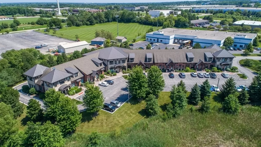 Libertyville, IL 60048,1232 American WAY #1280