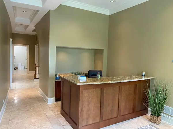 Libertyville, IL 60048,1232 American WAY #1280