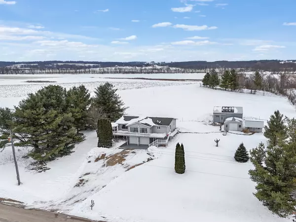 7980 E Ridott RD, Ridott, IL 61067