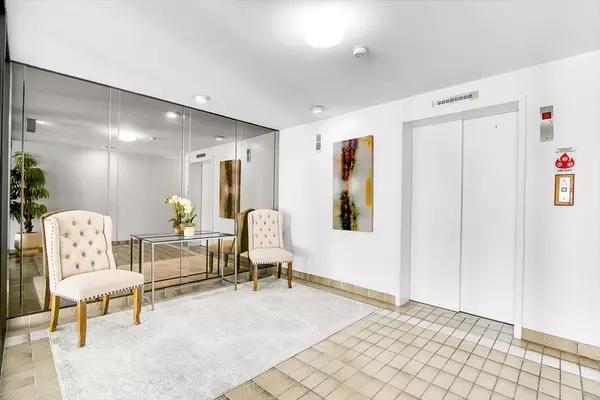 Chicago, IL 60646,7131 N Caldwell AVE #4S