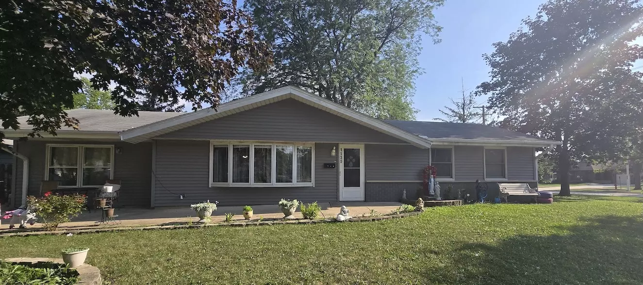 1939 Weston LN, Schaumburg, IL 60193