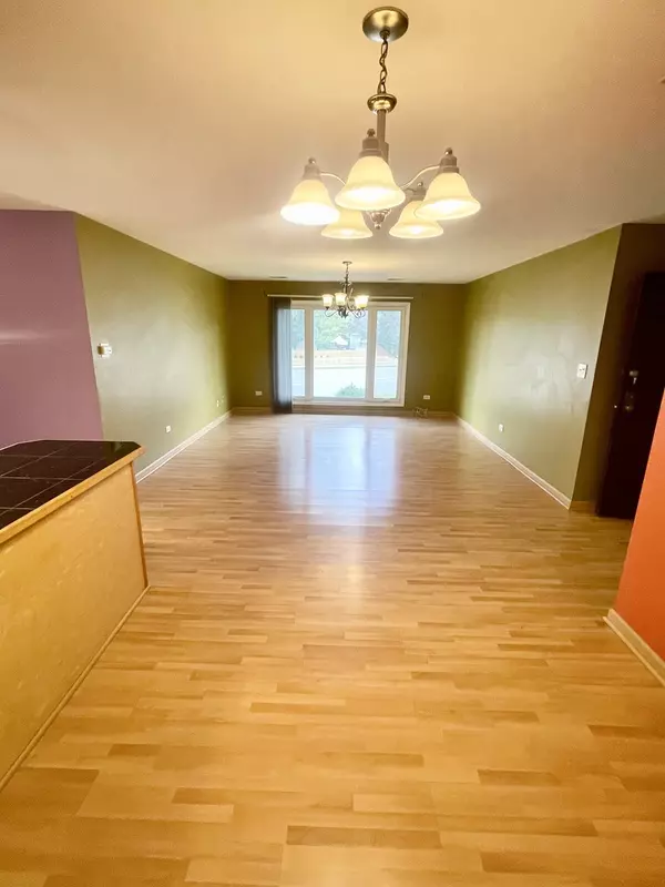 Arlington Heights, IL 60005,1306 S New Wilke RD #2B