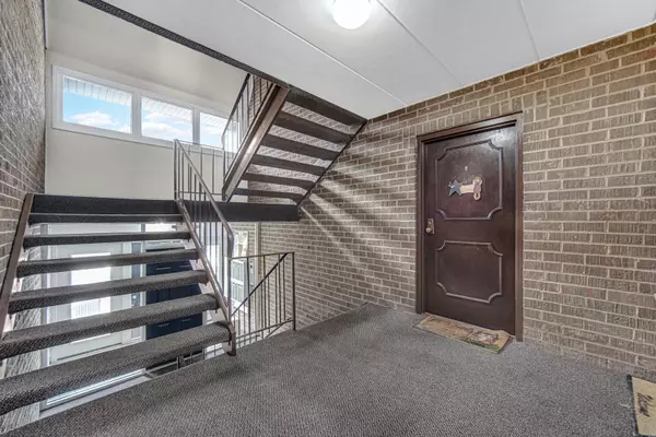 Naperville, IL 60565,124 E Bailey RD #E