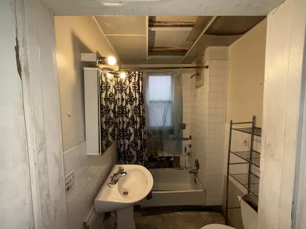 Chicago, IL 60628,10547 S Corliss AVE