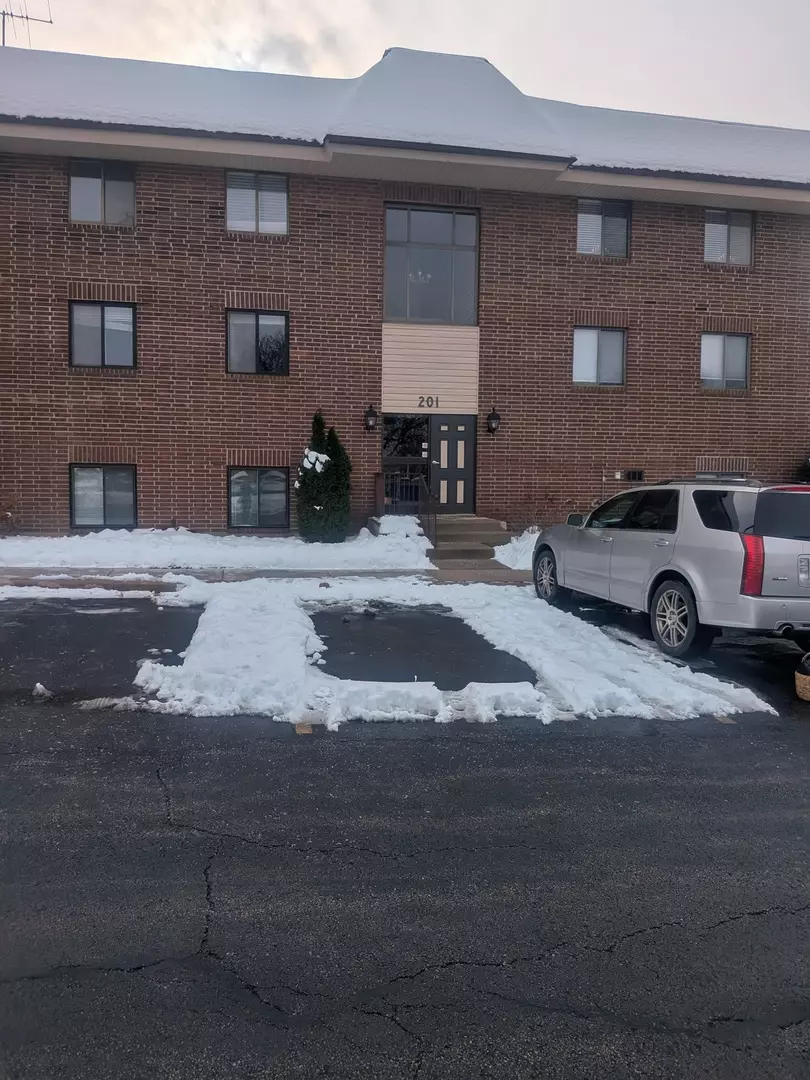 Lombard, IL 60148,201 E Janata BLVD #1A