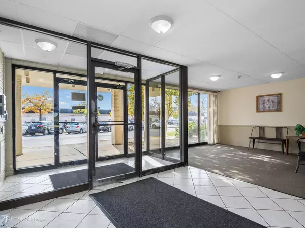 Niles, IL 60714,9098 W Terrace DR #1L