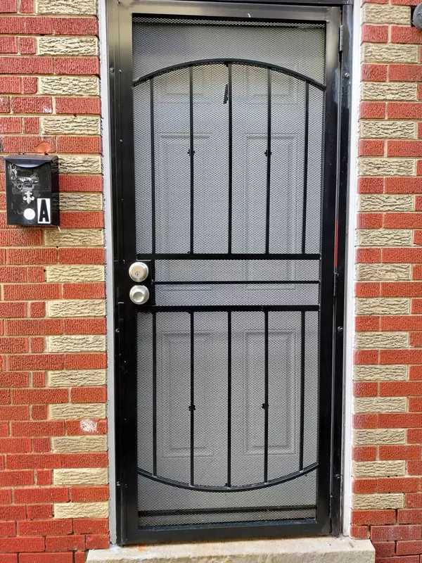 Chicago, IL 60617,7910 S Muskegon AVE #1