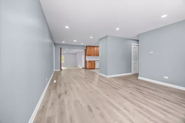 Hanover Park, IL 60133,6640 Peach Tree ST