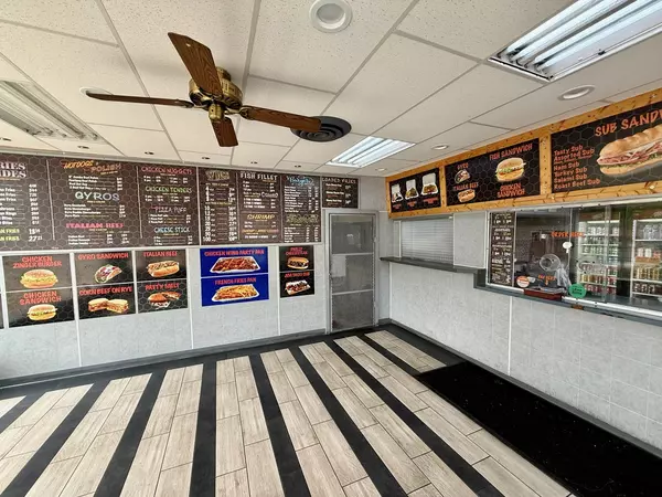 Chicago, IL 60645,2001 W Howard ST