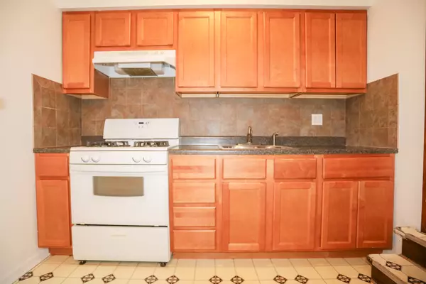 Chicago, IL 60640,4958 N Damen AVE #2S