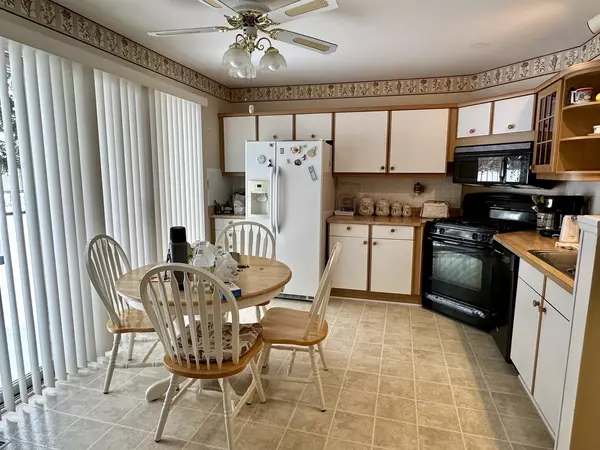 Woodstock, IL 60098,872 Victoria DR